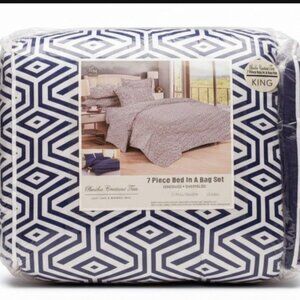 Brand New 7-Piece King , Queen Bed-in-a-Bag Set – Modern Geometric Design ✨